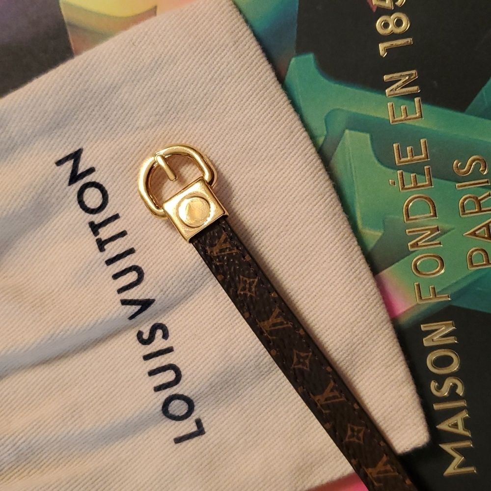 Louis Vuitton Monogram Fasten Your LV Bracelet includes Original Box & Dust Bag - Picture 4 of 9